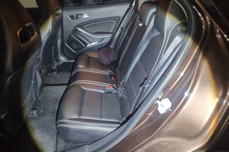 Used Mercedes-Benz GLA 2016 GLA 200 Fashion Model Left Rear Seat