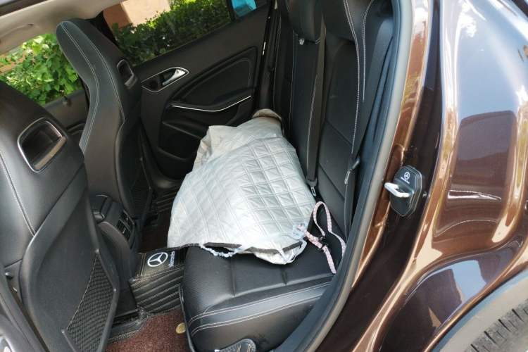 Used Mercedes-Benz GLA 2016 GLA 200 Fashion Model Left Rear Seat