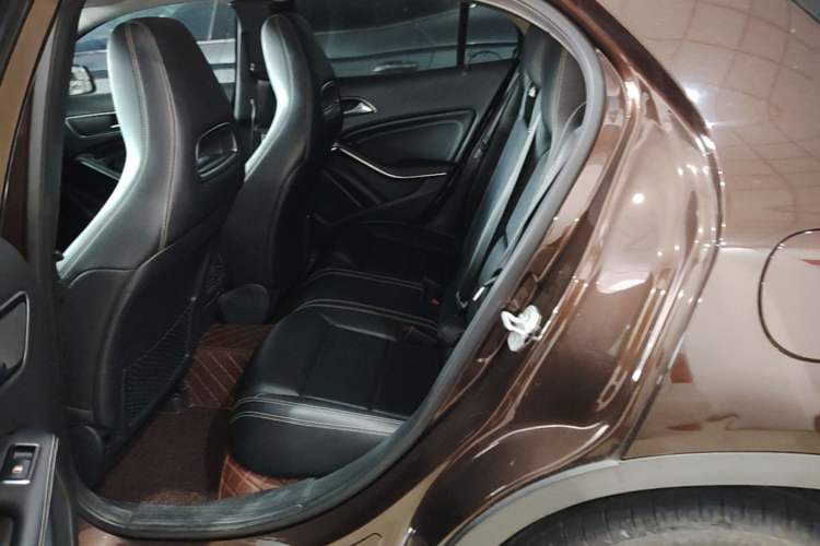 Used Mercedes-Benz GLA 2016 GLA 200 Fashion Model Left Rear Seat