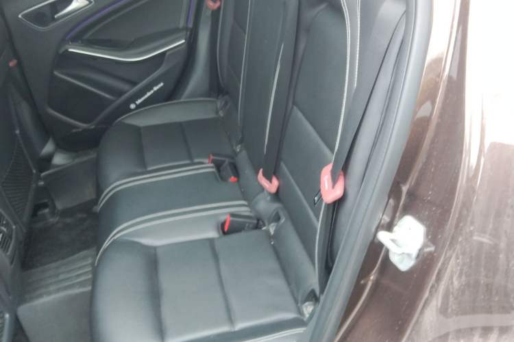 Used Mercedes-Benz GLA 2016 GLA 200 Fashion Model Left Rear Seat