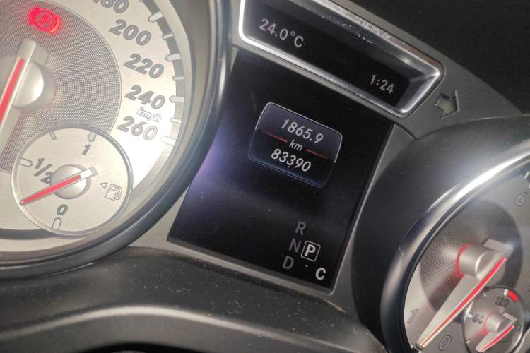 Used Mercedes-Benz GLA 2016 GLA 200 Fashion Model Odometer Close Up