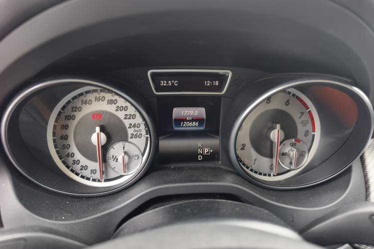 Used Mercedes-Benz GLA 2016 GLA 220 4MATIC Fashion Edition Odometer Close Up