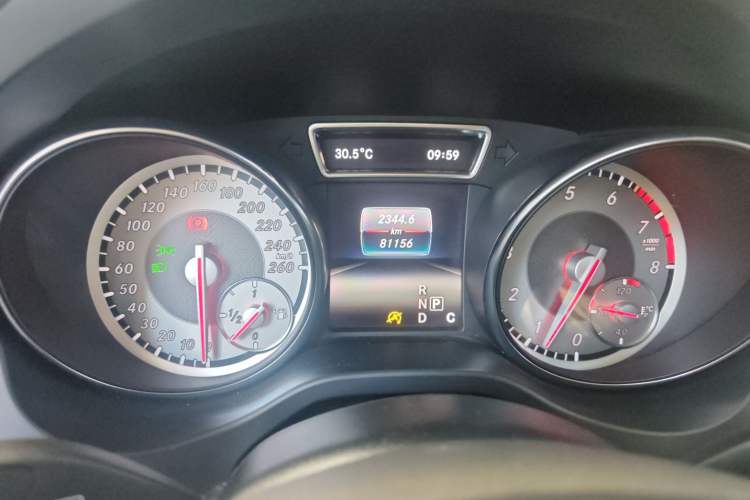 Used Mercedes-Benz GLA 2016 GLA 200 Fashion Model Odometer Close Up