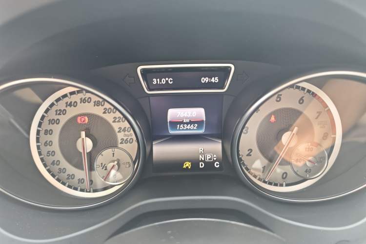 Used Mercedes-Benz GLA 2016 GLA 200 Sport Edition Odometer Close Up