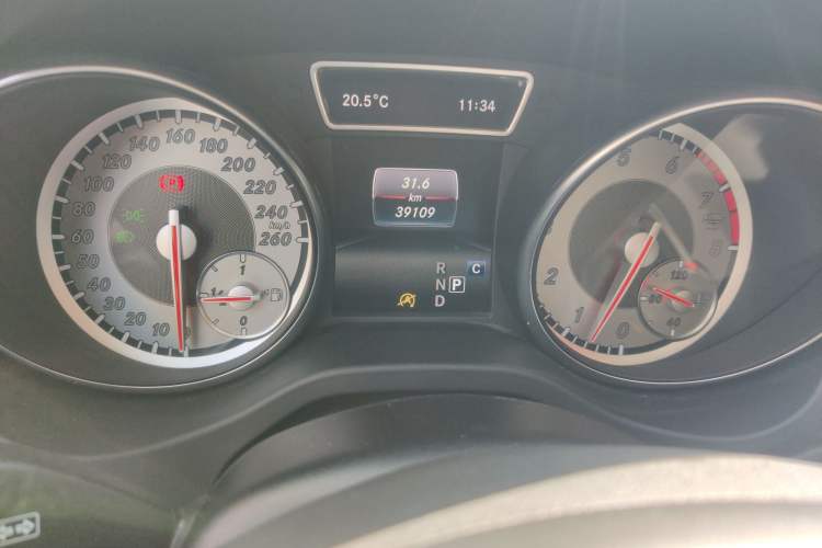 Used Mercedes-Benz GLA 2016 GLA 200 Sport Edition Odometer Close Up