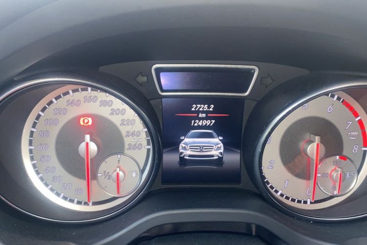 Used Mercedes-Benz GLA 2016 GLA 200 Fashion Model Odometer Close Up