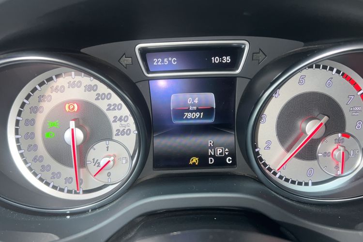 Used Mercedes-Benz GLA 2016 GLA 200 Fashion Model Odometer Close Up