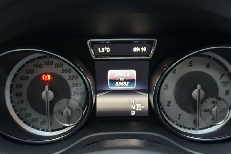 Used Mercedes-Benz GLA 2016 GLA 200 Fashion Model Odometer Close Up