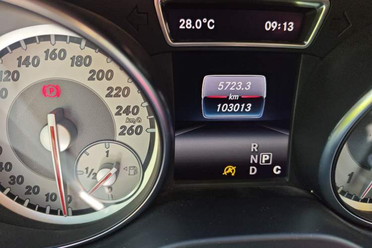 Used Mercedes-Benz GLA 2016 GLA 200 Sport Edition Odometer Close Up