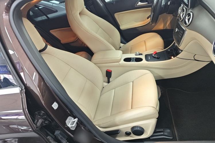 Used Mercedes-Benz GLA 2016 GLA 200 Sport Edition Right Front Seat