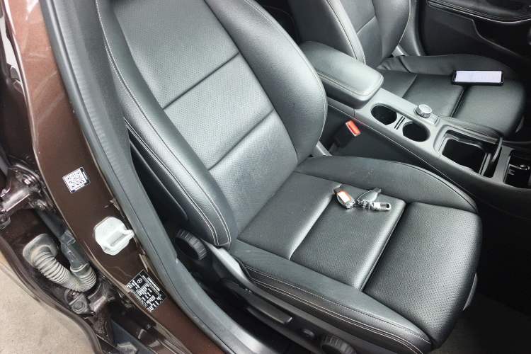 Used Mercedes-Benz GLA 2016 GLA 200 Sport Edition Right Front Seat