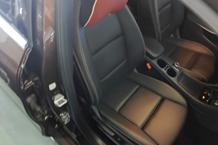 Used Mercedes-Benz GLA 2016 GLA 220 4MATIC Fashion Edition Right Front Seat