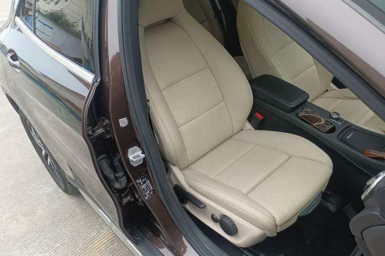Used Mercedes-Benz GLA 2016 GLA 220 4MATIC Fashion Edition Right Front Seat