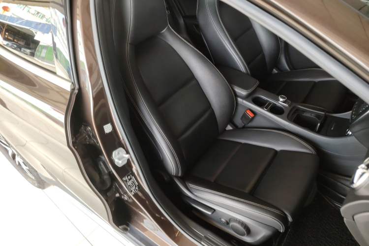 Used Mercedes-Benz GLA 2016 GLA 220 4MATIC Fashion Edition Right Front Seat
