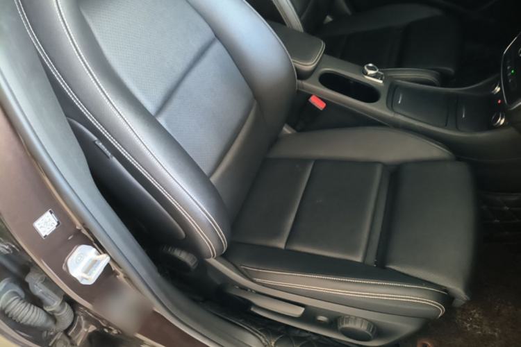 Used Mercedes-Benz GLA 2016 GLA 200 Sport Edition Right Front Seat