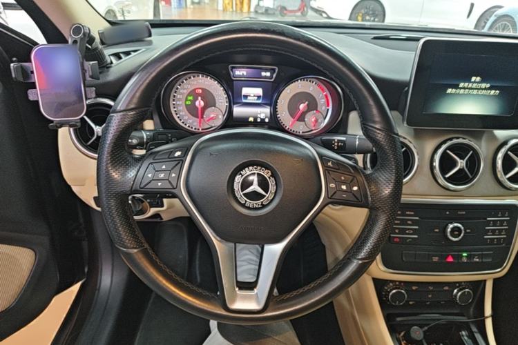 Used Mercedes-Benz GLA 2016 GLA 200 Sport Edition Steering Wheel