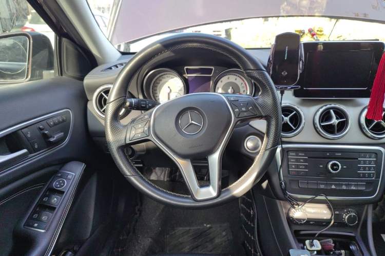 Used Mercedes-Benz GLA 2016 GLA 200 Sport Edition Steering Wheel