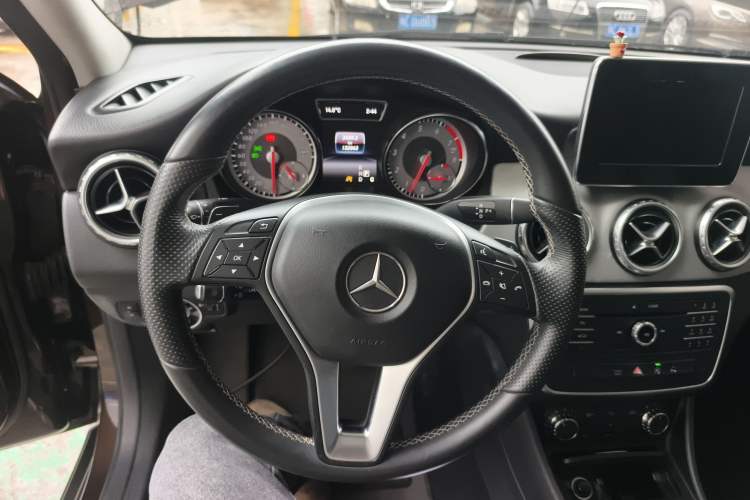 Used Mercedes-Benz GLA 2016 GLA 200 Sport Edition Steering Wheel