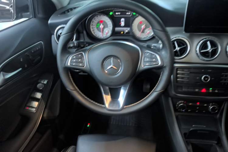 Used Mercedes-Benz GLA 2016 GLA 200 Fashion Model Steering Wheel