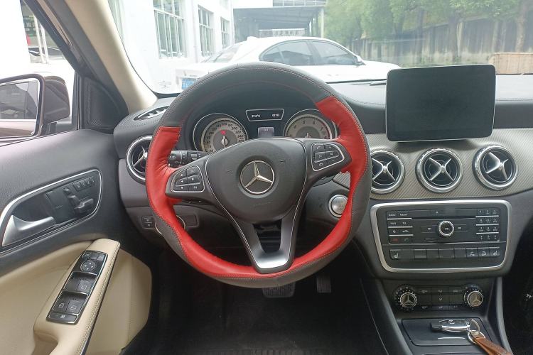 Used Mercedes-Benz GLA 2016 GLA 220 4MATIC Fashion Edition Steering Wheel