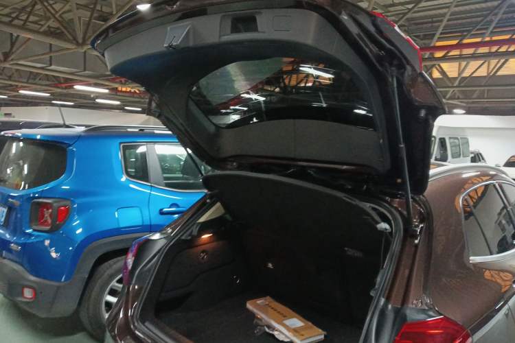 Used Mercedes-Benz GLA 2016 GLA 200 Sport Edition Trunk