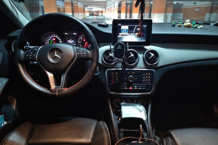 Used Mercedes-Benz GLA 2016 GLA 200 Sport Edition Center Console