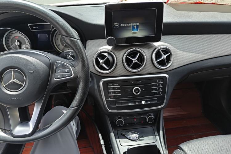 Used Mercedes-Benz GLA 2016 GLA 200 Fashion Model Center Console