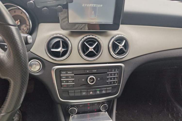 Used Mercedes-Benz GLA 2016 GLA 200 Sport Edition Audio And AC Panel