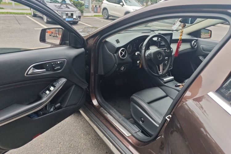 Used Mercedes-Benz GLA 2016 GLA 200 Sport Edition Driver Seat