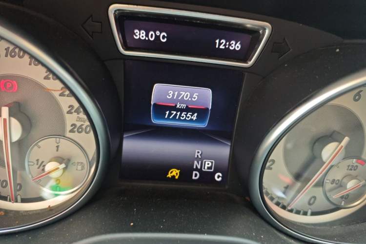 Used Mercedes-Benz GLA 2016 GLA 200 Sport Edition Odometer Close Up