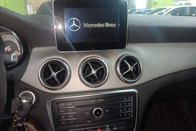 Used Mercedes-Benz GLA 2016 GLA 200 Sport Edition Audio And AC Panel