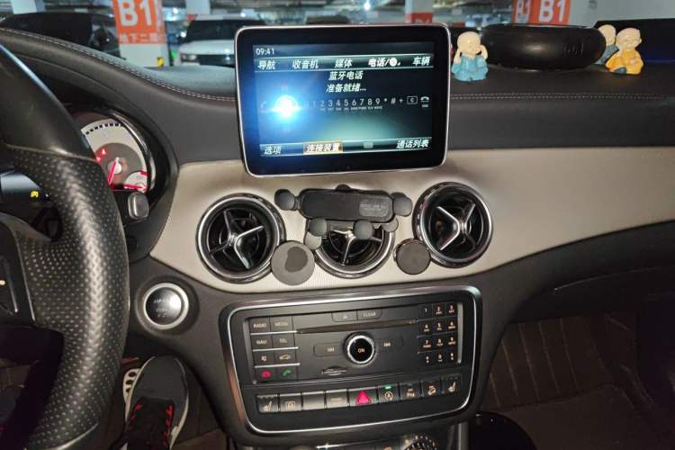 Used Mercedes-Benz GLA 2016 GLA 220 4MATIC Fashion Edition Audio And AC Panel