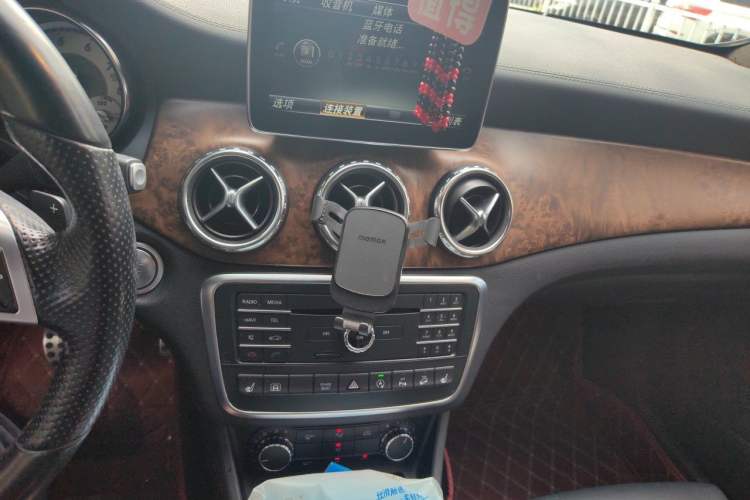 Used Mercedes-Benz GLA 2016 GLA 260 4MATIC Sport Edition Audio And AC Panel