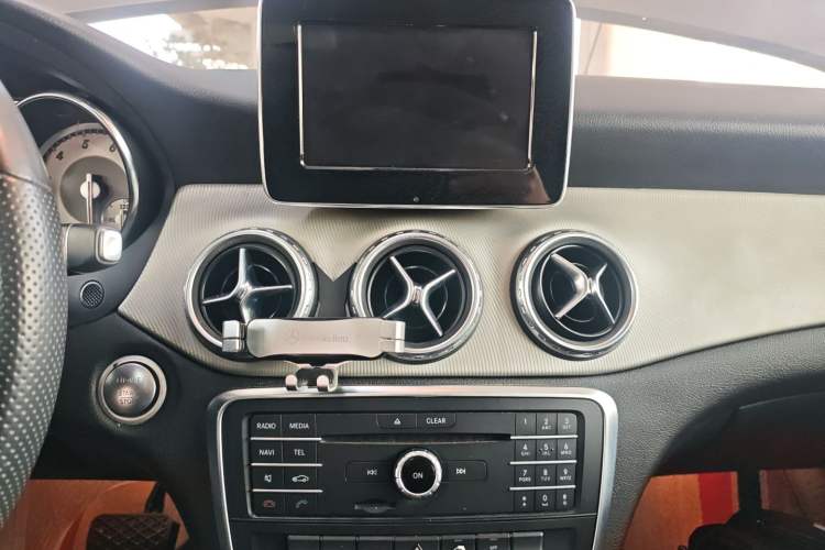Used Mercedes-Benz GLA 2016 GLA 200 Sport Edition Audio And AC Panel