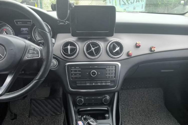 Used Mercedes-Benz GLA 2016 GLA 200 Sport Edition Audio And AC Panel