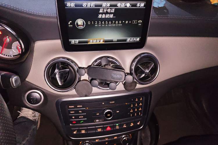 Used Mercedes-Benz GLA 2016 GLA 220 4MATIC Fashion Edition Audio And AC Panel