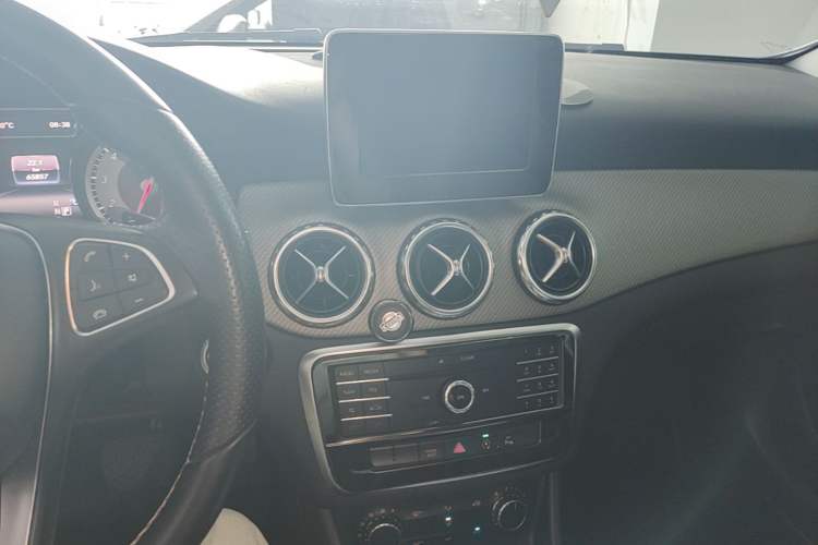 Used Mercedes-Benz GLA 2016 GLA 200 Sport Edition Audio And AC Panel
