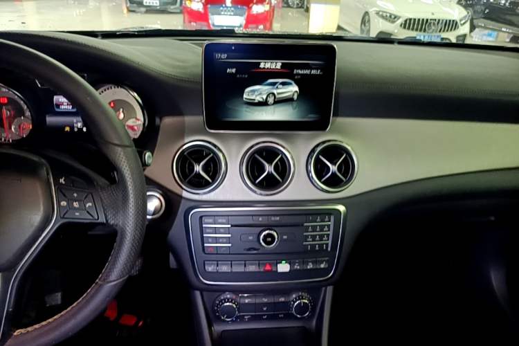 Used Mercedes-Benz GLA 2016 GLA 220 4MATIC Fashion Edition Audio And AC Panel