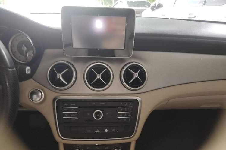 Used Mercedes-Benz GLA 2016 GLA 200 Sport Edition Audio And AC Panel