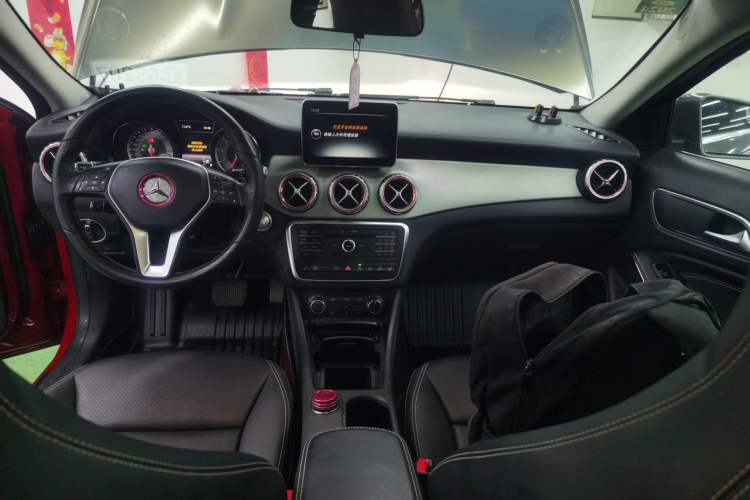 Used Mercedes-Benz GLA 2016 GLA 220 4MATIC Fashion Edition Audio And AC Panel