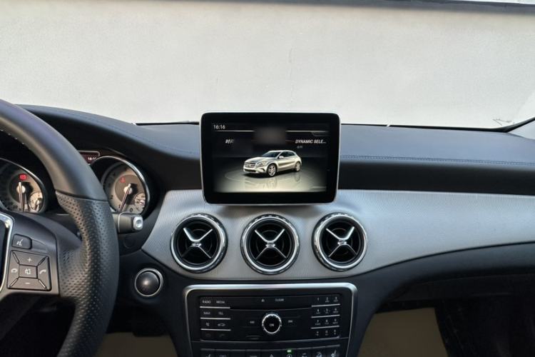Used Mercedes-Benz GLA 2016 GLA 220 4MATIC Fashion Edition Audio And AC Panel
