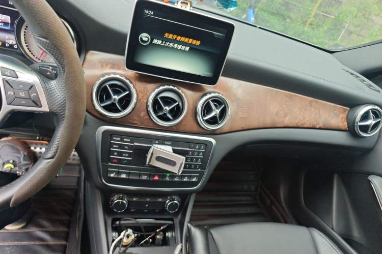 Used Mercedes-Benz GLA 2016 GLA 260 4MATIC Sport Edition Audio And AC Panel