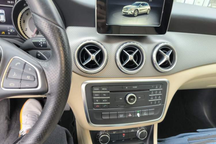 Used Mercedes-Benz GLA 2016 GLA 200 Sport Edition Audio And AC Panel