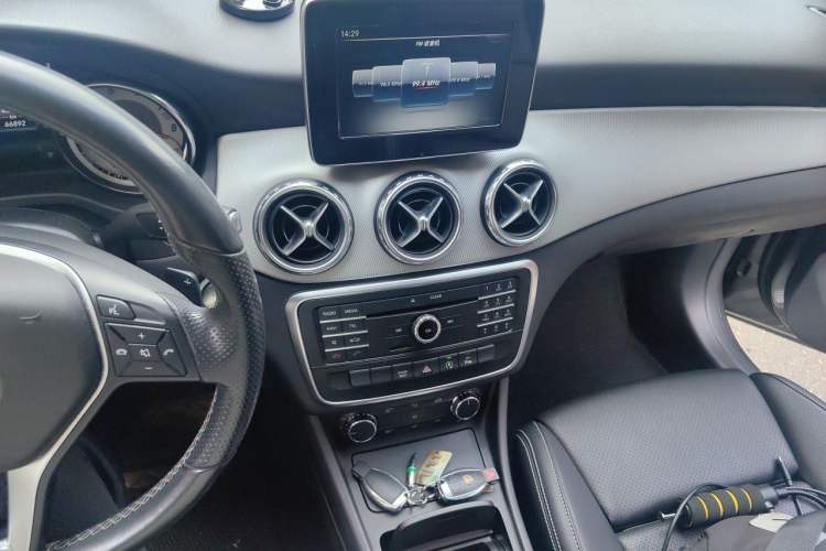 Used Mercedes-Benz GLA 2016 GLA 200 Sport Edition Audio And AC Panel