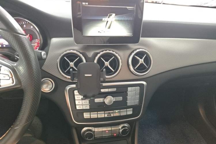 Used Mercedes-Benz GLA 2016 GLA 200 Sport Edition Audio And AC Panel