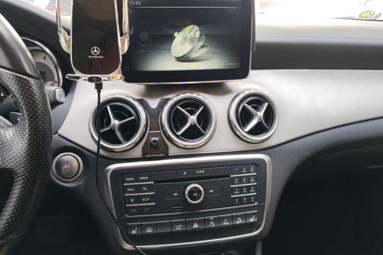 Used Mercedes-Benz GLA 2016 GLA 220 4MATIC Fashion Edition Audio And AC Panel