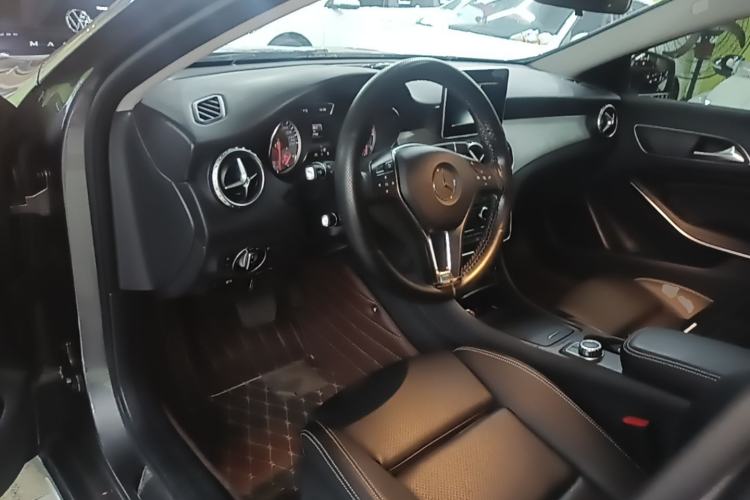 Used Mercedes-Benz GLA 2016 GLA 200 Sport Edition Center Console