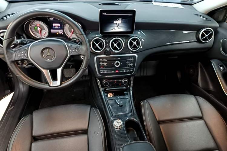 Used Mercedes-Benz GLA 2016 GLA 220 4MATIC Fashion Edition Center Console
