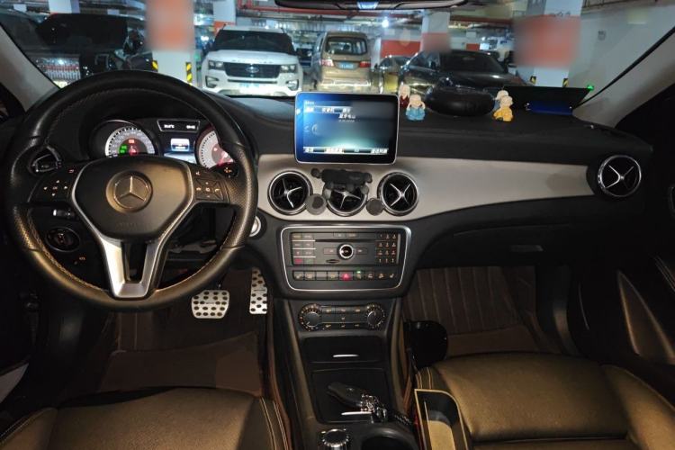 Used Mercedes-Benz GLA 2016 GLA 220 4MATIC Fashion Edition Center Console