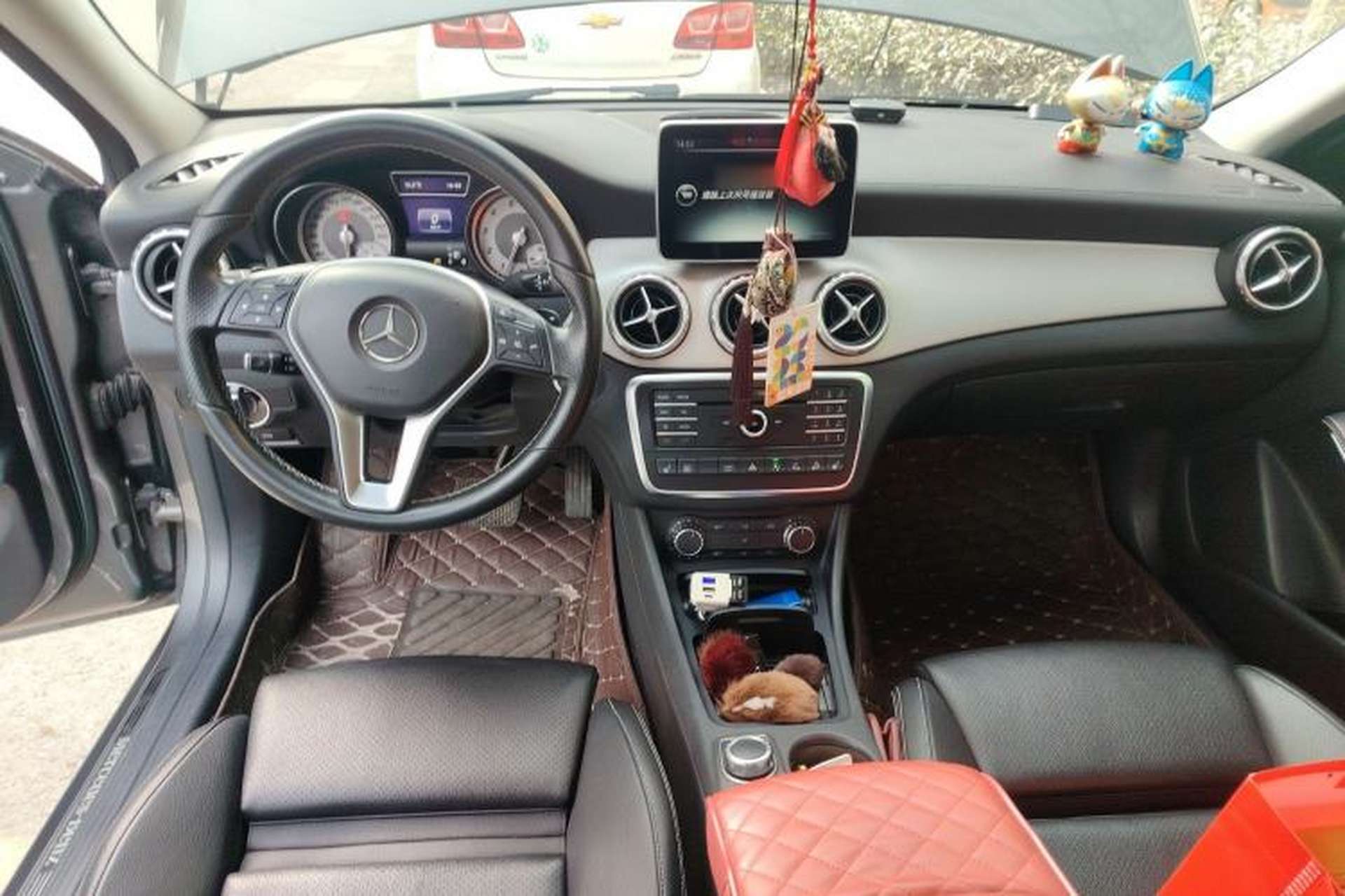 Used Mercedes-Benz GLA 2016 GLA 220 4MATIC Luxury Model Center Console